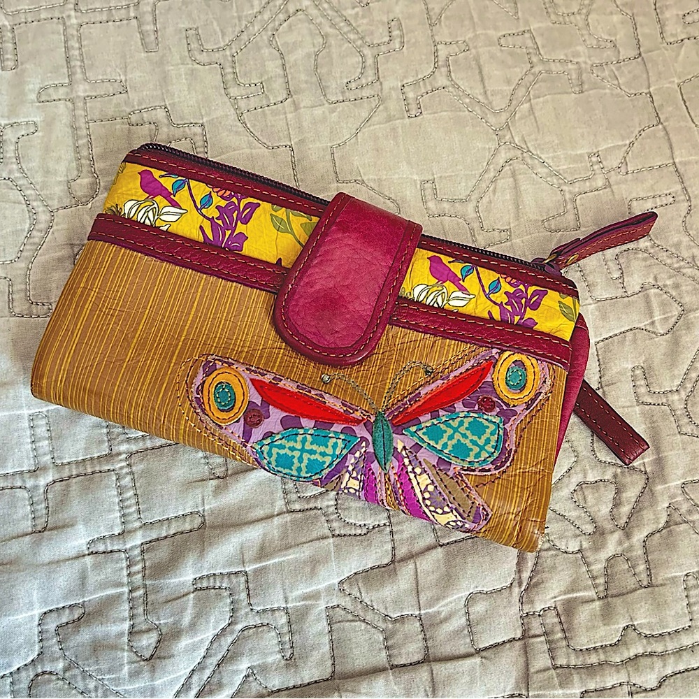 🩷FOSSIL EMBROIDERED BUTTERFLY WALLET COLORFUL TRENDING CARD HOLDER CLUTCH
